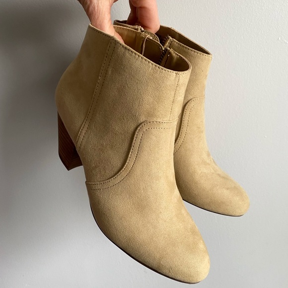 (SOLD) Gap Suede Ankle Boots - Picture 2 of 14